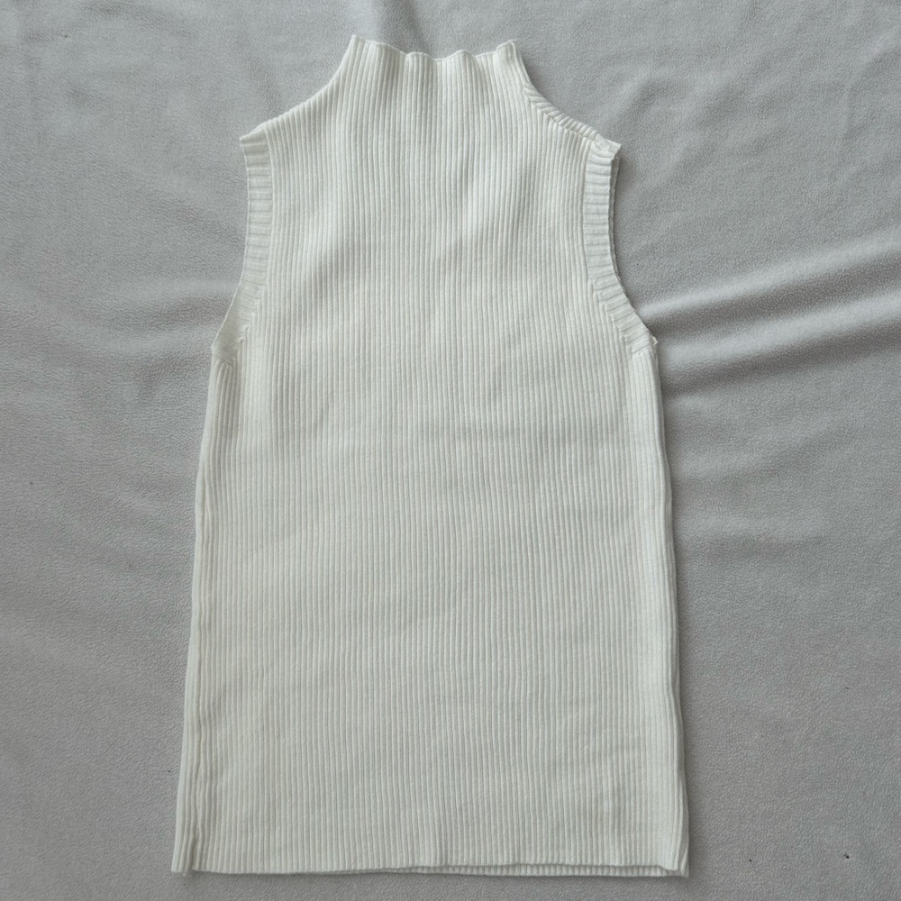 Mock neck Sleeveless Knit Top in White